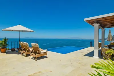 Image de Villa privée - 3 ch et 3 sdb avec piscine privée, vue sur l'océan à proximité de la plage.