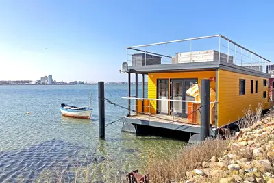 Image de bateau-maison Baltique Swantje sur la plage Heiligenhafen / Ortmühle
