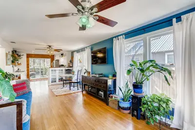 Image de Boho Bungalow dans le mélange de East Austin