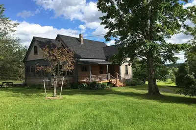 Image de Belle maison de campagne près de la ville avec accès privé au lac