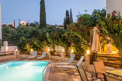 Image de Villa Amarandos Rethimno: un logement parfait pour jusqu'à 20 personnes!