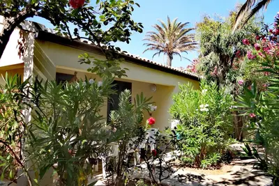 Image de Joli bungalow directement sur la plage de sable et dans le centre