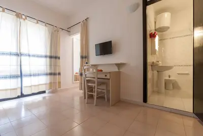 Image de Gratuit Beach Residence, appartement de deux pièces à 100 mètres de la plage privée