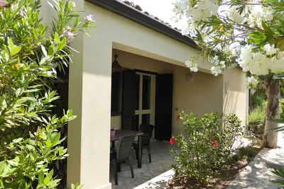 Image de Joli bungalow directement sur la plage de sable et dans le centre