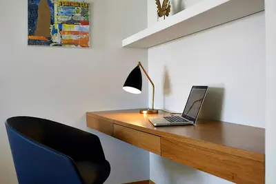 Image de Résidence de luxe avec vue sur la banlieue d'Alimos