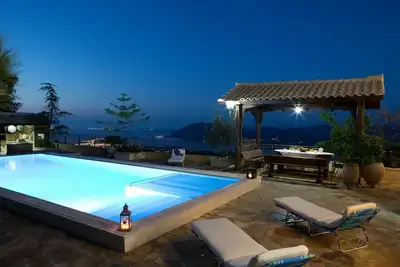 Image de 10% Off: Villa traditionnelle de luxe avec vue magnifique et piscine privée
