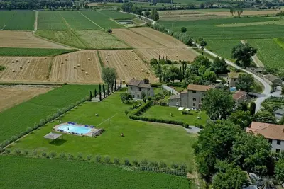Image de Appartement avec 2 chambres et 2 salles de bains avec un grand espace extérieur et piscine équipée