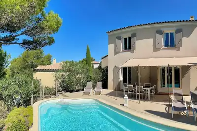 Image de Charmante villa sur le golf avec piscine privée, climatisée, vue dégagée