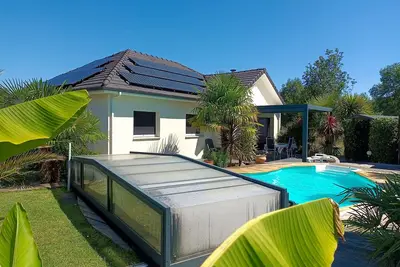 Image de Au pied des pyrénées entre Pau et Lourdes, le long de la rivière Le Gave, un c