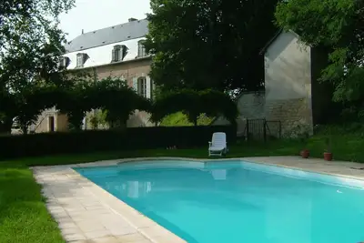 Belle rénovation, piscine privée, superbe vue sur la Loire au coeur des vignes.