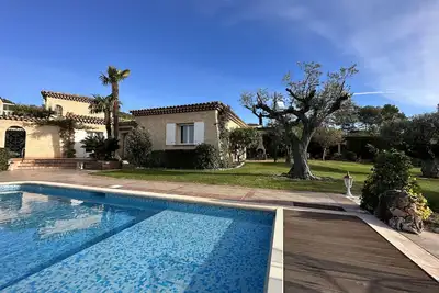 Image de Appartement standing  dans villa. Piscine, wifi, clim, 2 à 4 adultes
