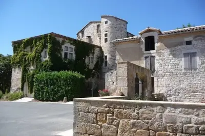 Image de Tarn, Pres De Cordes Sur Ciel La Petite Maison Du Chateau De Campagnac