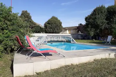 Image de Maison de caractère, piscine privée, jardin et barbecue, 1 chambre