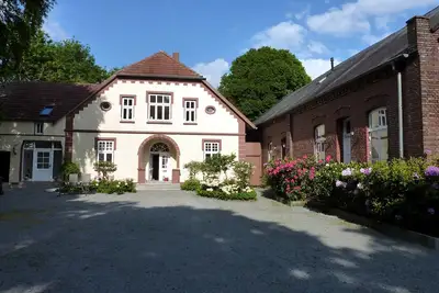 Image de Domaine romantique dans un endroit isolé, oasis de bien-être, bicyclettes