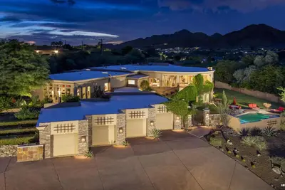 Image de Mansion dans les collines de Paradise Valley 5 Chambres 6 retraite de Bath sanctuaire. À Voir!