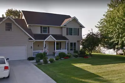 Image de Près de Notre Dame, maison spacieuse et une retraite parfaite! Accès facile à Toll Rd.