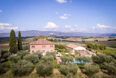 Image de Appartement de ferme, rez-de-chaussée, 3 chambres et 2 salles de bains. Piscine partagée