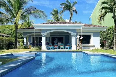 Image de Oceanfront 3br Villa avec piscine privée sur Playa Hermosa à seulement 5 minutes de Jaco