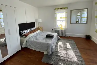 Image de Appartement spacieux - à 8 km de Boston!