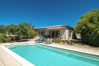 Image de Maison dans le Luberon avec piscine privée, beaucoup de confort et de la nature