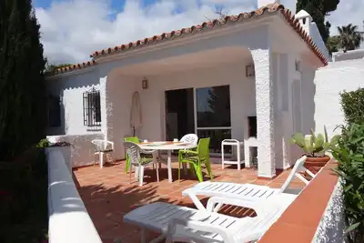 Image de Villa vue sur mer à 5 mins des plages avec grande piscine privée partagée