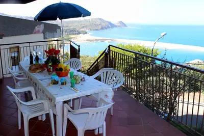 Image de House with Enchanting View of the Sea and Aeolian Islands