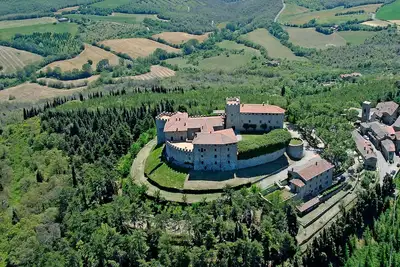 Image de Charmant appartement situé juste à l'extérieur du mur d'enceinte de Castello di Montegiove.