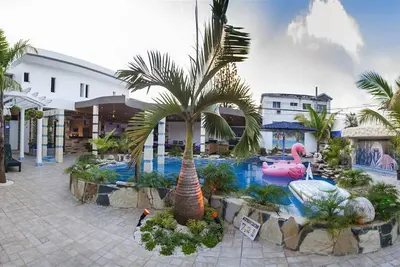 Image de Vip Vacation Rentals offre Villa Glamour avec 14 Br au centre de Sosua avec piscine