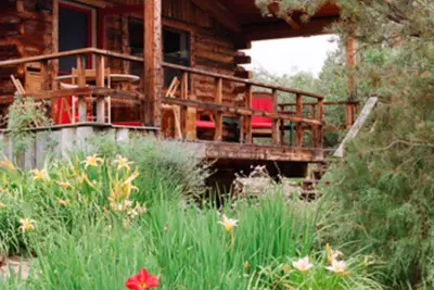 Image de Cottage de jardin confortable et isolé, niché dans la forêt, terrasse couverte, près du lac