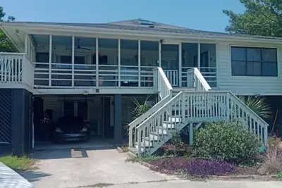 Image de Disponible pour l'été 2018! Classique Sullivans Island Beach House
