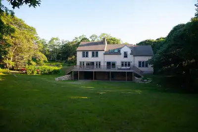 Image de Excellente affaire sur une maison récemment rénovée dans le quartier exclusif Aquinnah.