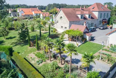 Image de Gîte confortable avec piscine partagée à Hauterives
