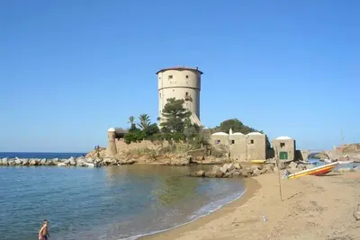 Image de Appartements dans une ancienne tour sur la mer