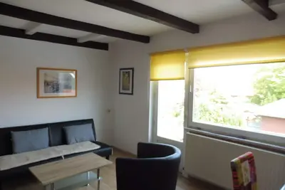 Image de appartement lumineux avec balcon, rénové, nouvelle salle de bain, plage environ 1km