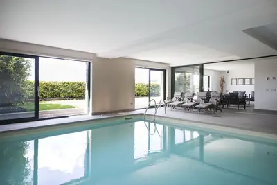 Image de Suite Et Piscine - apptm du lac Como. 160mt avec piscine privée intérieure