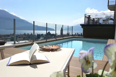 Image de Villa Perla Del Lago: villa principale - vue sur le lac, piscine, bain Ă remous, max. 14 personnes