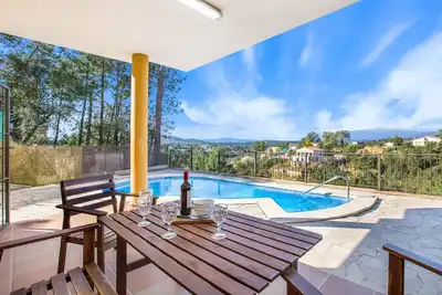 Image de 2cam01 - Accueillante maison avec piscine privée située dans un quartier résidentiel très calme