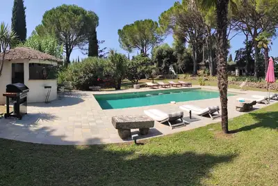 Image de Maison de caractère avec piscine chauffée et tennis sur 2ha clos