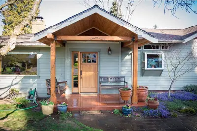 Image de Home Sweet Home - Détendez-vous avec une belle grande cour et une douche à vapeur