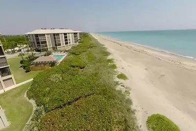 Image de Vues à couper le souffle sur l'océan et accès direct à la plage!