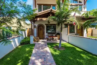 Image de Walking Distance To Beach | Rooftop Deck W/ Outdoor Kitchen