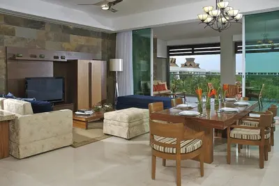 Image de Pause De Printemps 2018 En Luxe Disponible Maintenant! !