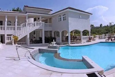 Image de Opulent Villa de 4 chambres avec intimité et tous les avantages d'un complexe tout compris