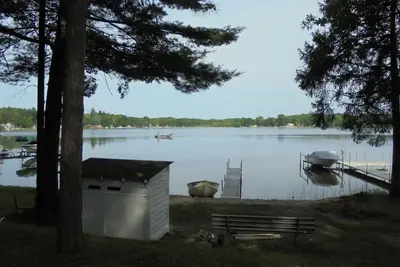 Image de Belle nouvelle maison sur tous les sports Pretty Lake à Mecosta, Michigan