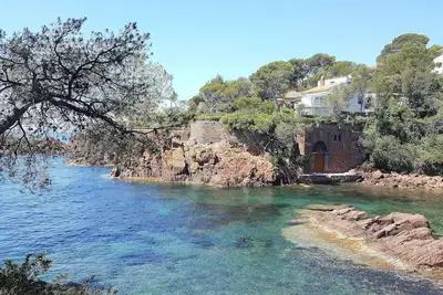 Image de Beau T2 pour 4 avec aperçu mer classé 3* en bord de mer. Wifi, piscine, parking.