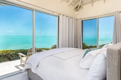 Breezy Villa est une villa privée face à l'océan sur la rive sud de Providenciales.