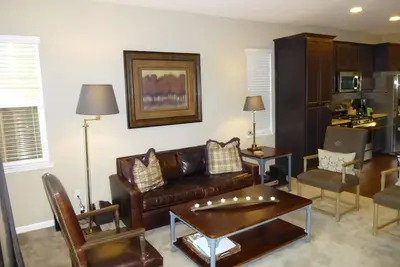 Image de Élégant New Healdsburg Accueil - 3 blocs de la Plaza