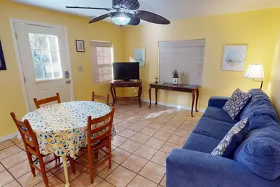 Image de Une promenade facile ou une balade à vélo vers l'océan ou la rivière Back