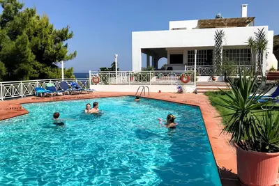 Image de Family studio with sea & pool view