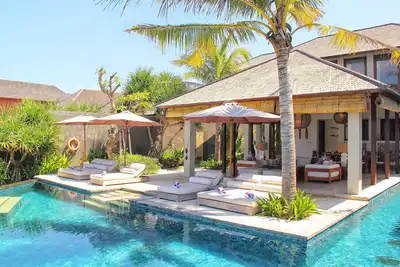 Image de Absolute 3 Chambre Beach Front Villa Ă Pabean Beach;